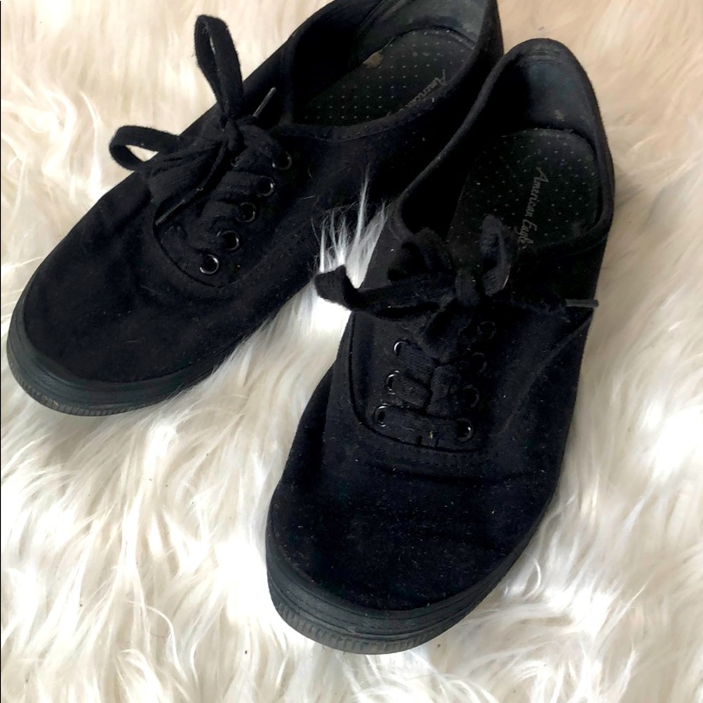 American Eagle AE lowcut black tennis shoes 7.5